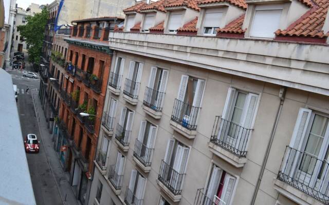 Отель Apartamentos Calle Barquillo вид на фасад