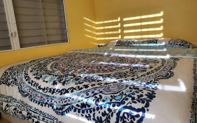 King bed, cozy one-bedroom apartment/ private deck
