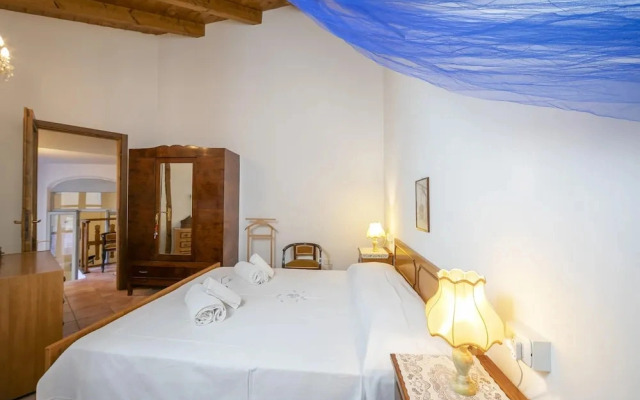 Sergio Il Gufo - Navy in Historic Center