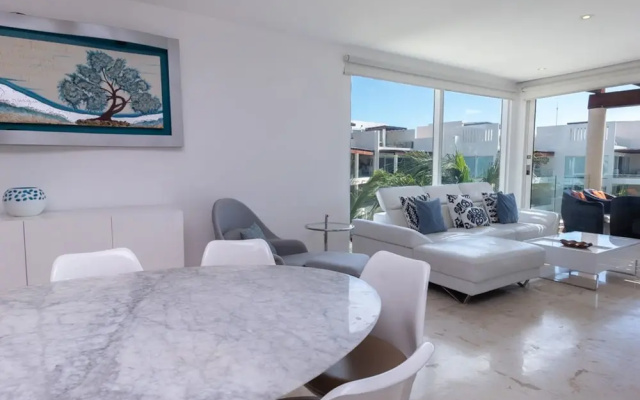 Elements Penthouse 6 3 Bedroom Condo by RedAwning