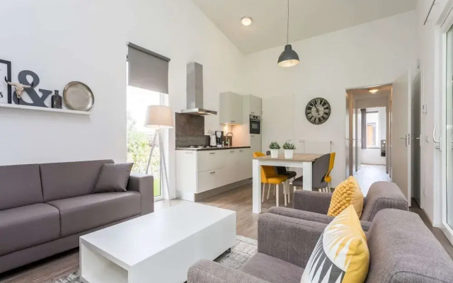 Villa With med Children's Room in Limburg