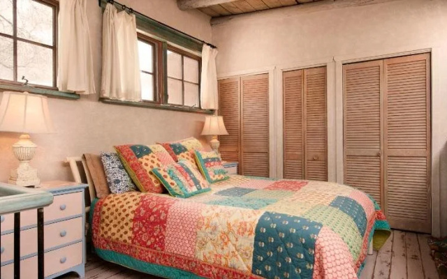Inger Jirby Gallery & Guest Houses