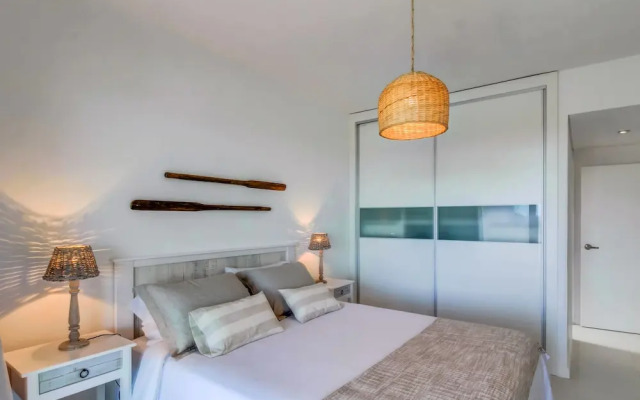 Moderno apartamento frente al mar y piscina - Azure Towers