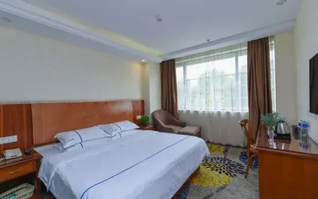 Yihao Hotel (Shanghai Huinan subway station store)