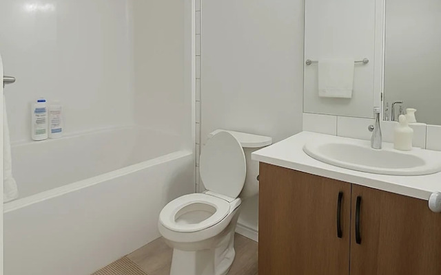Condo w 2 Beds 13 Mins From West Edmonton Mall
