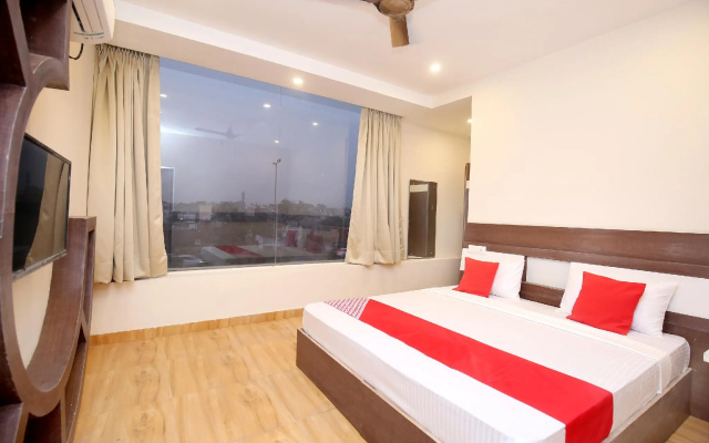 OYO 19716 Hotel Shanay