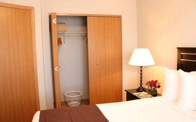 Autumn Leaf Furnished Apartments
