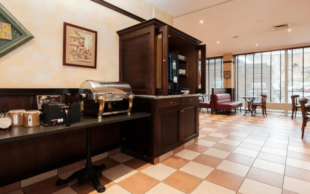 B&B HOTEL Mons Gare