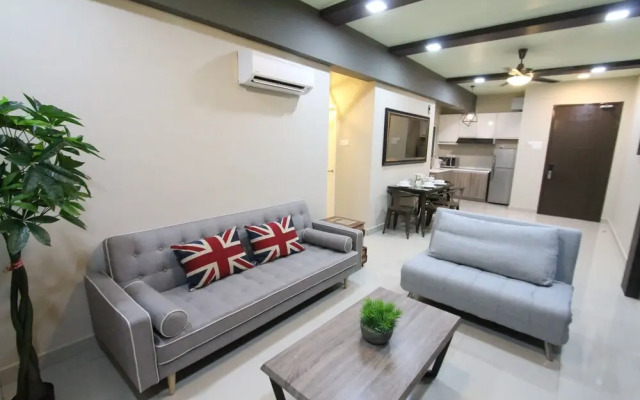 Ian's Majestic Condo
