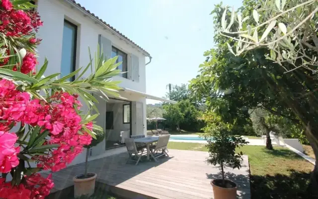 Villa Senequieres