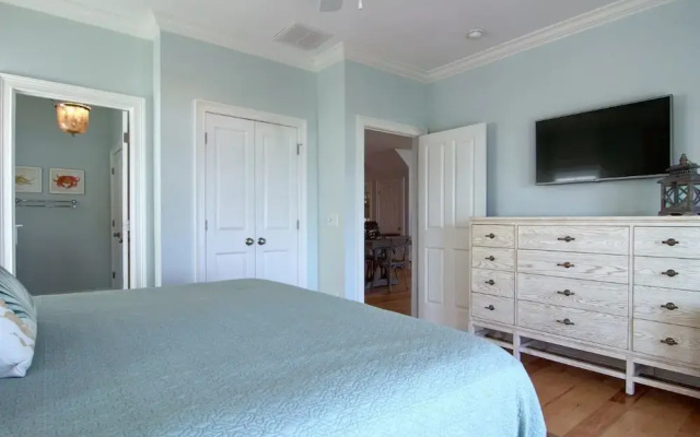 Latitudes - 5 Br Home