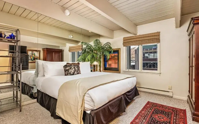 Chateau Dumont Unit 11