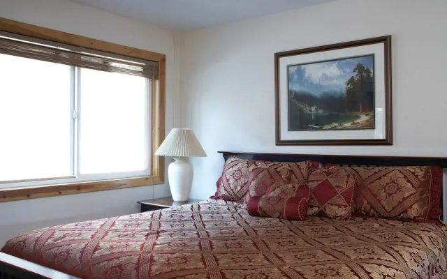 Donner Lake Village