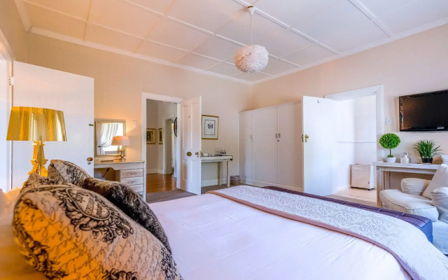 No. 10 Caledon Street Guest House