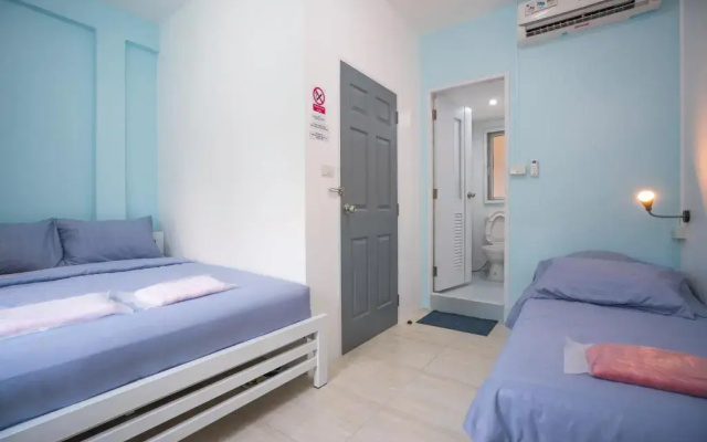 D-hub Hostel