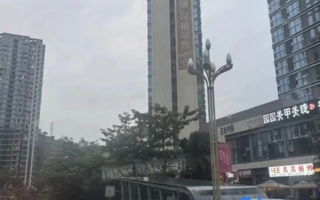 Fanyu E-sports Homestay (Renhe District Territory Sunshine Flower City)
