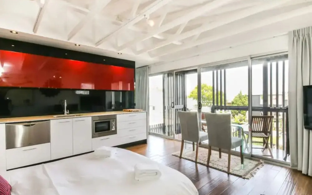 Cool Architect-Designed Studio Close To CBD