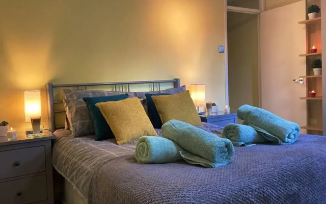 Ideal for Contractors & Families by Hnfc Stays