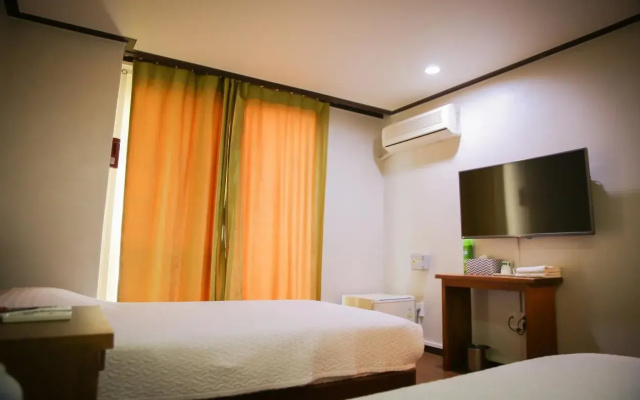 Milgam Central Hotel