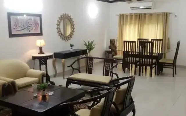 Impeccable 3-bed Apartment in Lahore