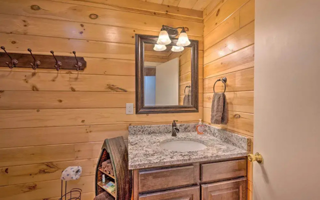 Broken Bow Bungalow - Relaxed Retreat With Deck!