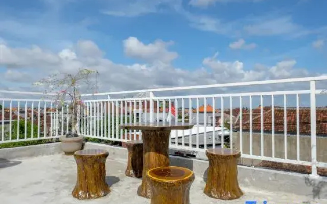 Urbanview Hotel Arta Guna Casa