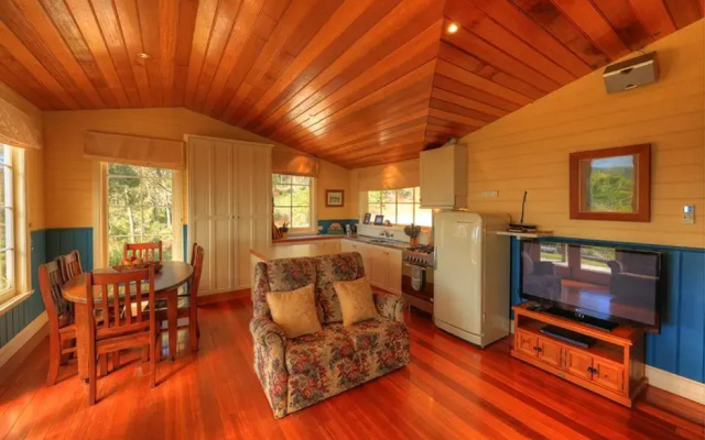 Island View Spa Cottage