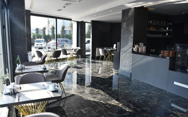 HMZ Luxury Hotel