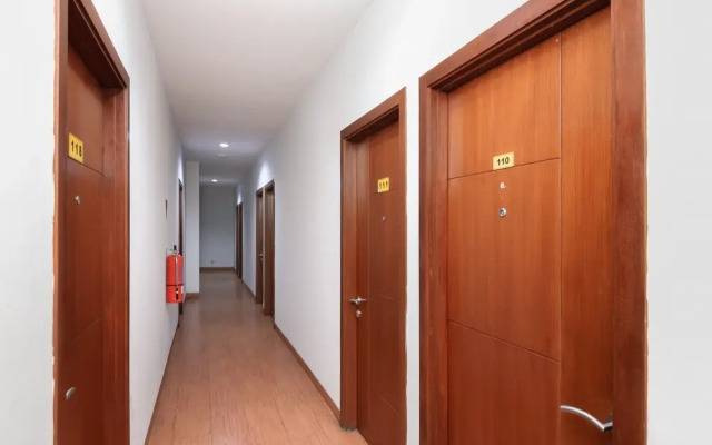 RedDoorz near Mandaya Royal Hospital Puri
