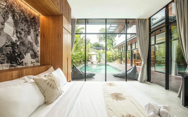 Elegant 6BR Canggu Villa Steps From the Ocean
