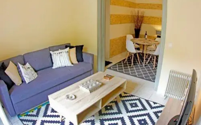 Stylish City Center Garden Apartment