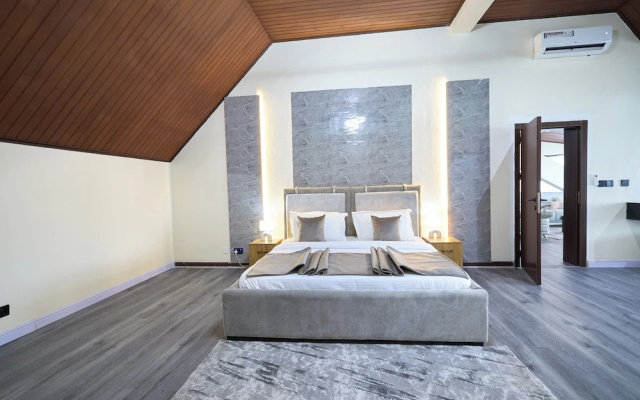 The Carrington Suites