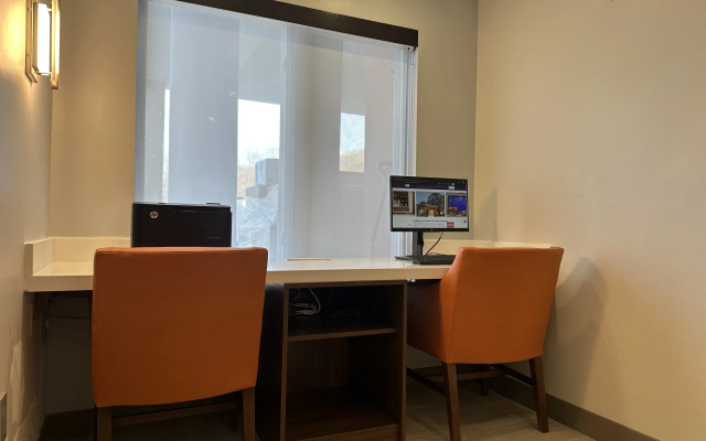 Holiday Inn Express & Suites Meriden by IHG