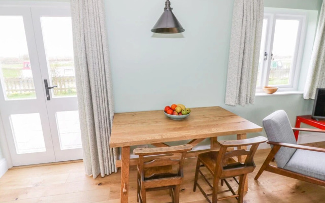 Wigrams Canalside Cottage