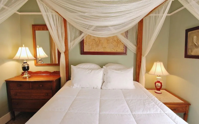 Yankee Peddler Inn