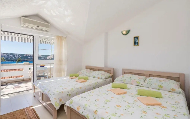 Amazing Home in Stara Novalja With Wifi and 2 Bedrooms