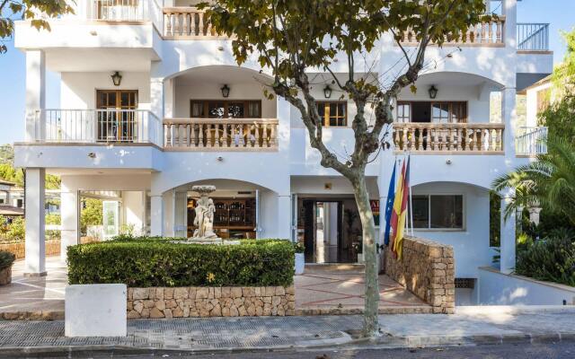 Отель Apartamentos Sa Torre вид на фасад
