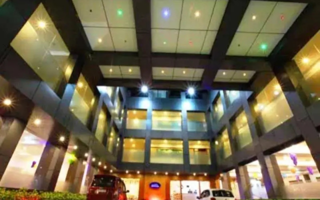 Holiday Hill Hotel And Suites