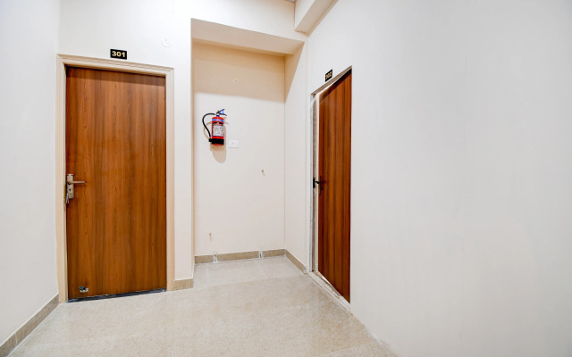 Super Townhouse Kumhrar Archeological Park Formerly Hotel Karuna Palace