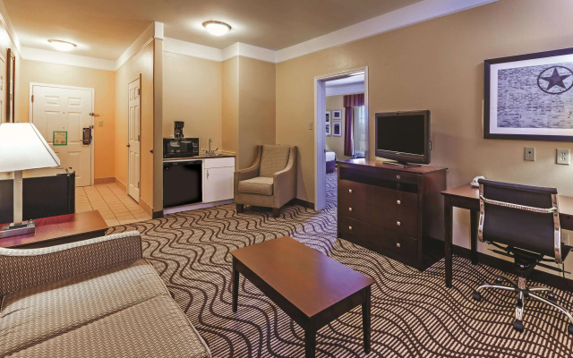 La Quinta Inn & Suites by Wyndham Angleton