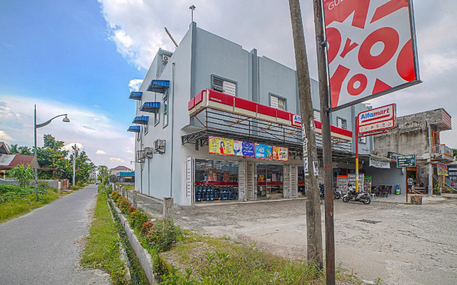 OYO 90637 Rumah Ni Karo