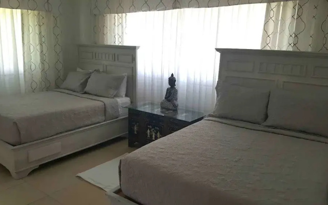 Villa in Metro Country Club
