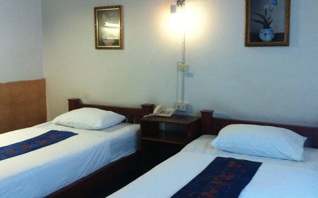 Paradorn Hotel