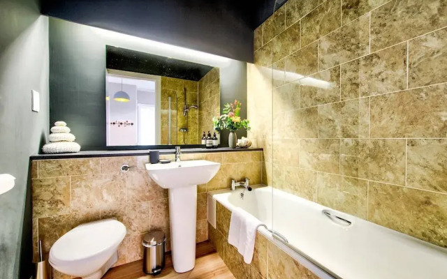 Ainslie Place Luxury Apt In Heart Of The City