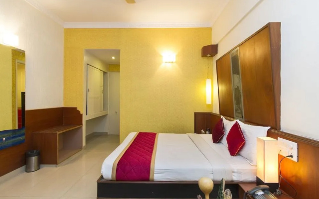 OYO 667 Hotel Vaishnavi Residency