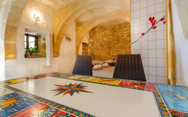 Studio w Courtyard in a Traditional Country Home