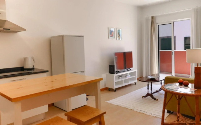 Ribeira das Casas Apt 2C by Homie