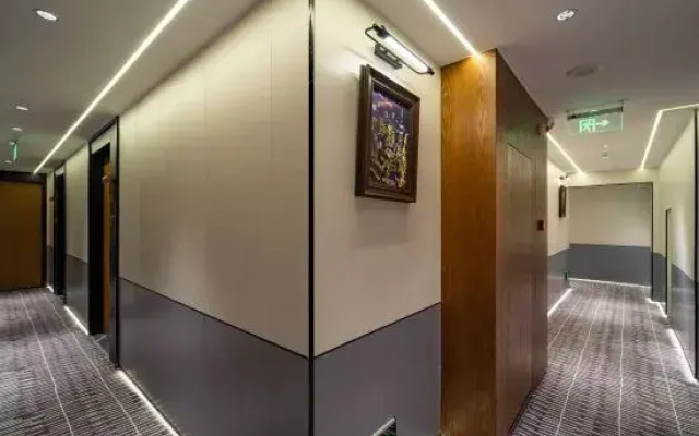 Super 8  Hotel Premier(Beijing Wangfujing Street Jinyu Hutong Subway Station)