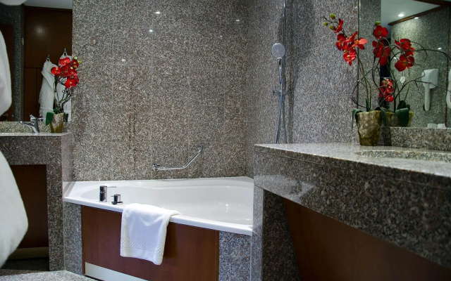 Отель Goldstar Resort