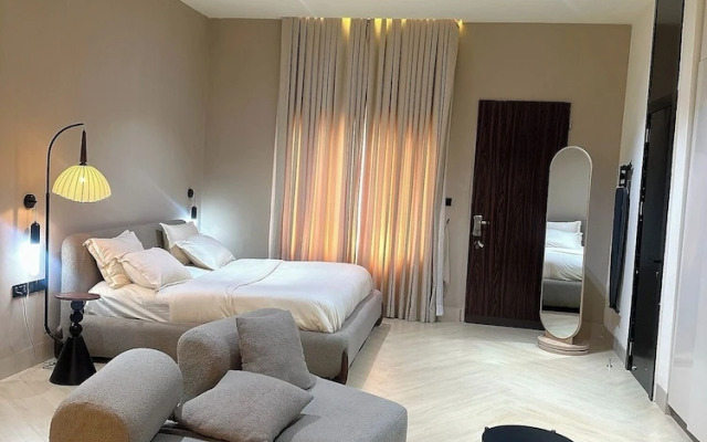 Lia's Court Apartment